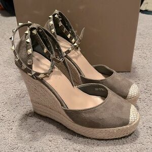 Used but good condition avocado color